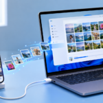 USB 케이블로 아이폰 사진을 Windows 11 노트북의 사진 앱으로 가져오는 모습